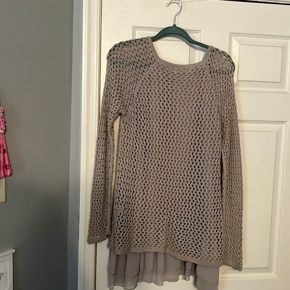 Here is a dress/shirt that you can wear leggings under - Picture 1 of 4